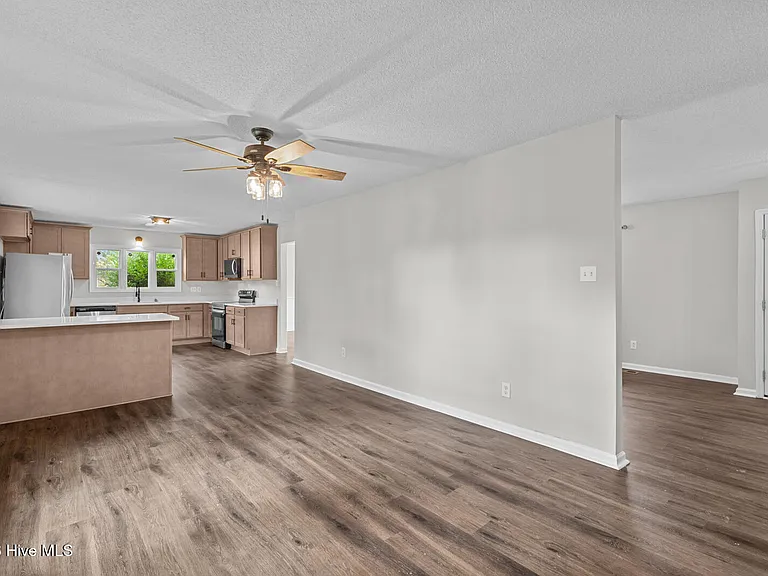 605 Winchester Rd — Photo 14