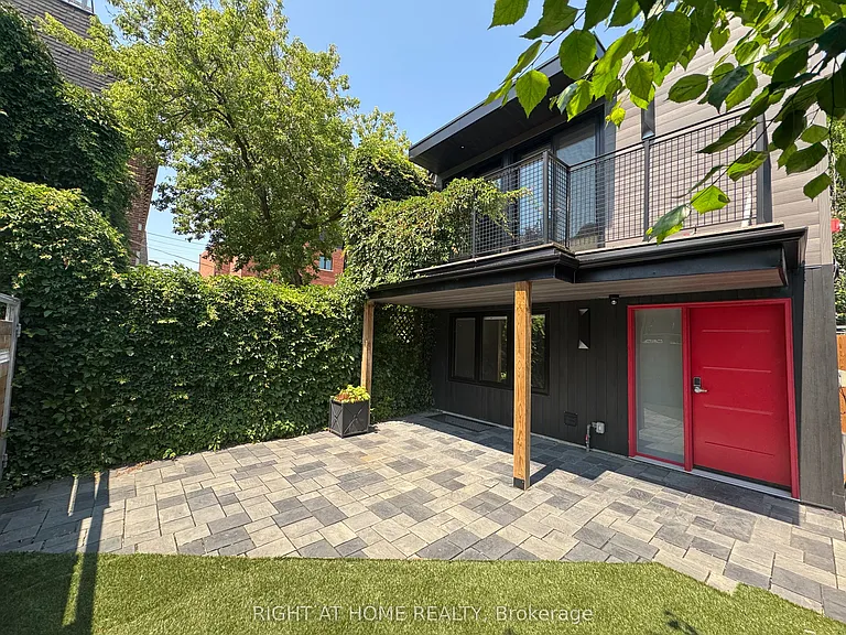 60 Winchester St #LANEWAY — Photo 3
