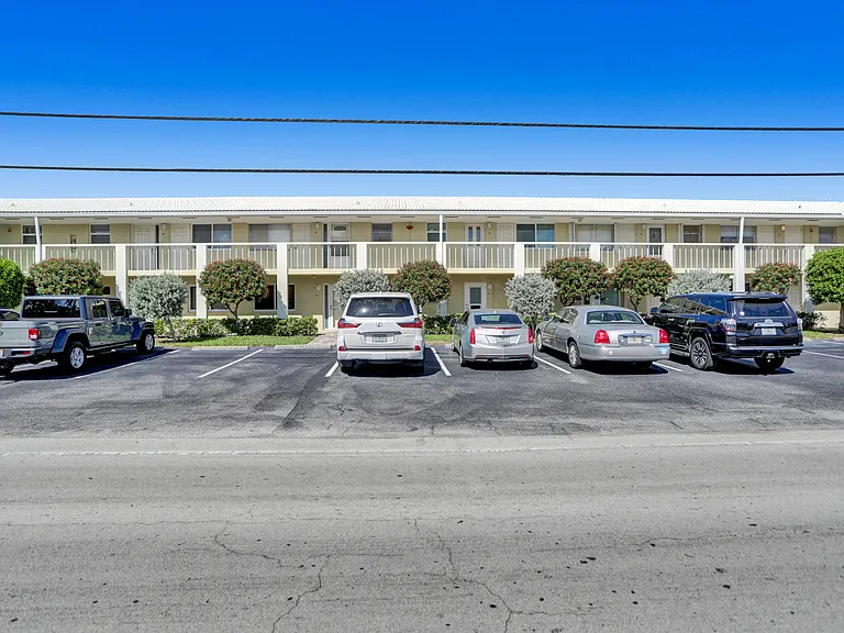 2311 NE 36th St #2F — Photo 23