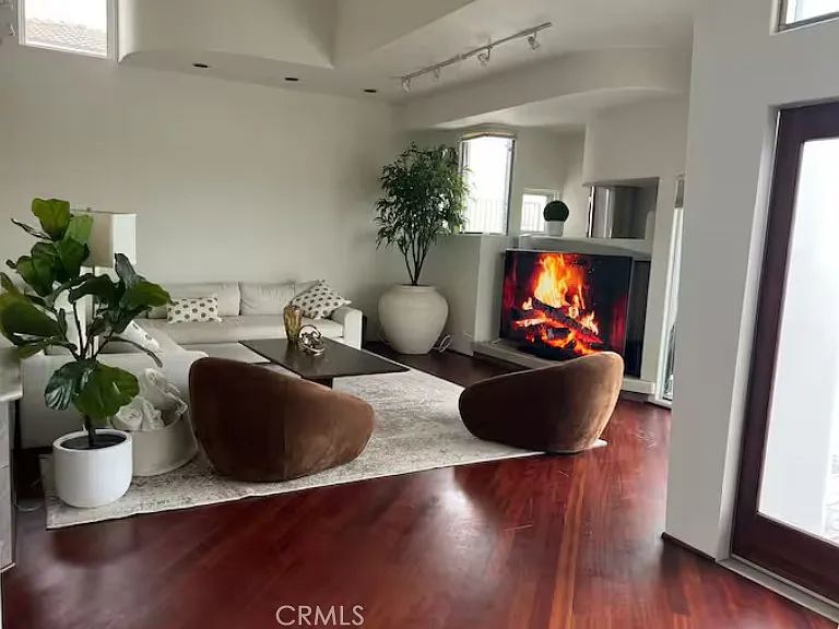 1569 Skyline Dr — Photo 7