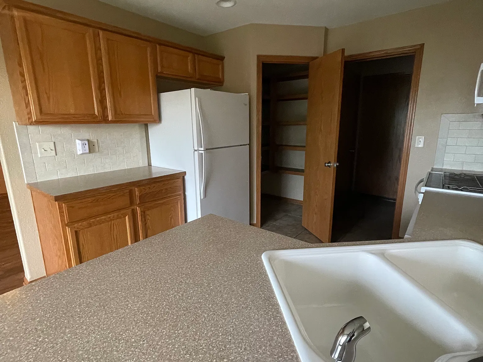 4 bed, 2106 sqft, $2,000 — Photo 3