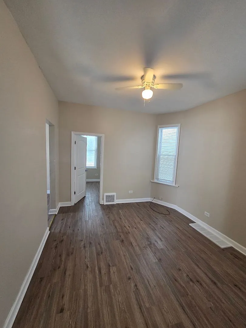 This spacious 2-story frame house 5 bed/1.5 Bath and is waiting for you to call home. — Photo 3