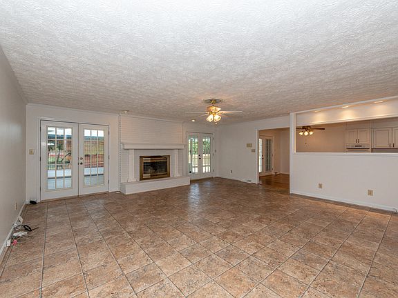 2nd image of 2129 Chesterfield Dr