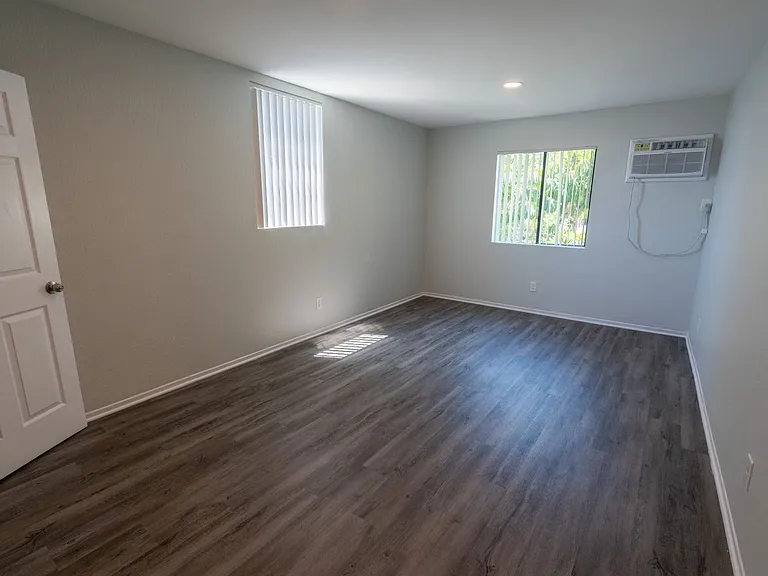 226 South Serrano — Photo 45