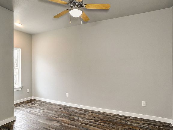 5th image of 1410 Park Pl #210
