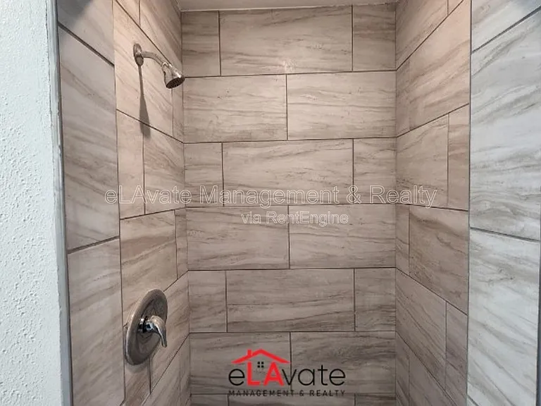 4122 Santa Rosalia Dr #B — Photo 4