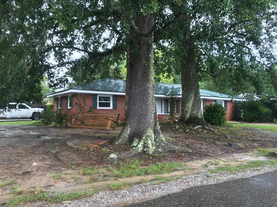1st image of 601 Pine Dr