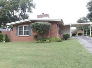 1826 Davy Crockett Cv, Dyersburg, TN 38024