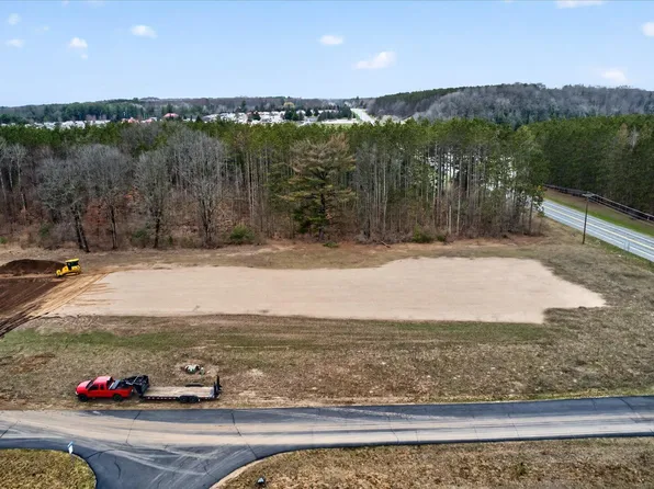 7977 Sandy Ln, Stanwood, MI 49346