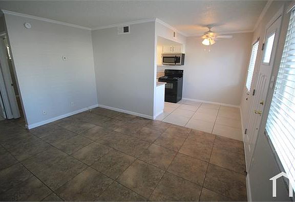 3rd image of 1111 S Casino Center Blvd APT 1
