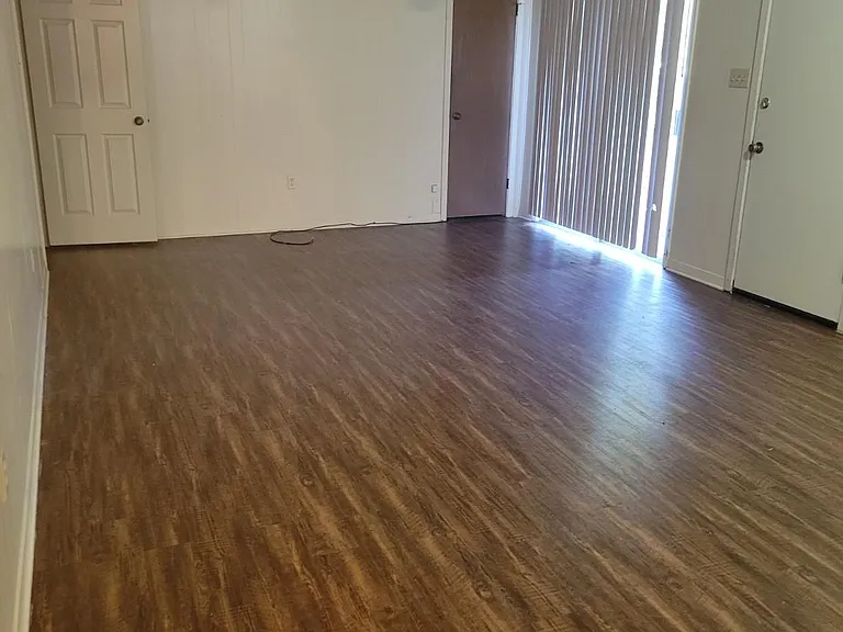 1404 Sunny Ct — Photo 4
