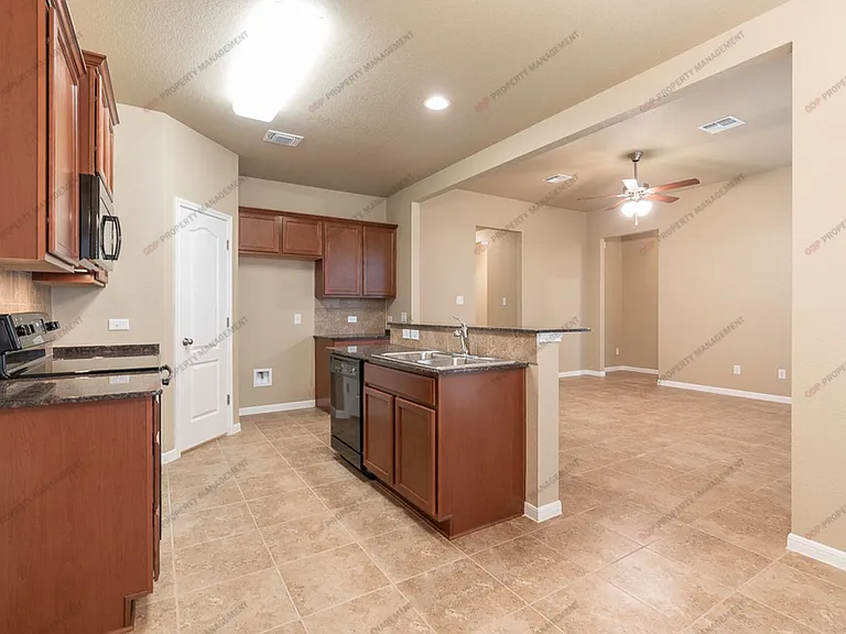 7605 Hickman St — Photo 5