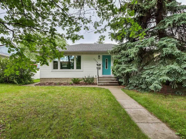 7924 89th Ave NW, Edmonton, AB T6C 1N5