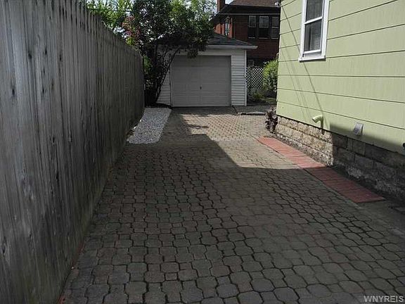 4th image of 119 Columbia Blvd