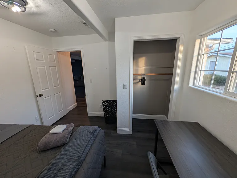 433 W H St — Photo 15