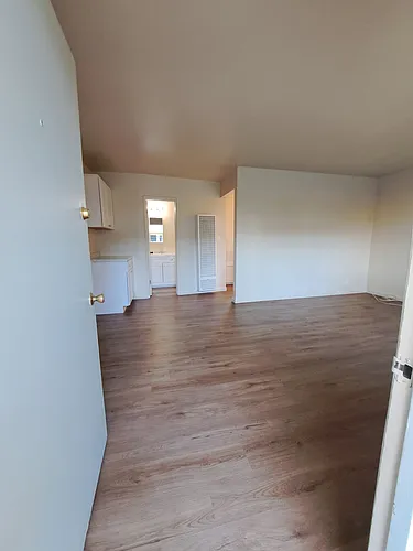 301 N Hollywood Way Photo 1