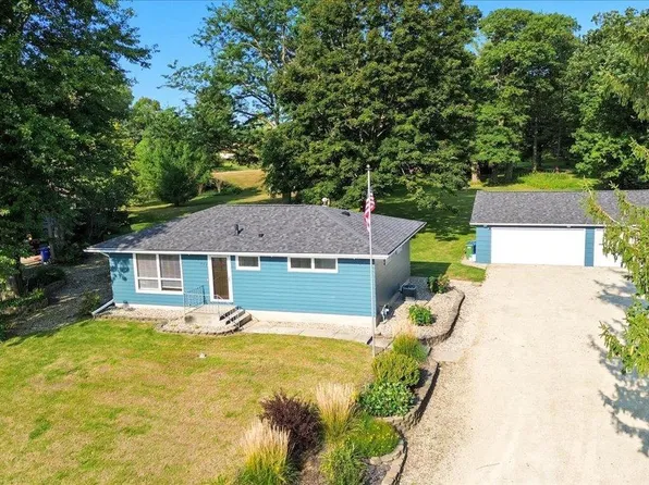 777 Cedar Glyn Dr, Waverly, IA 50677