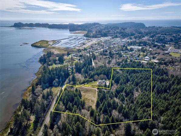 1740 State Route 101, Ilwaco, WA 98624