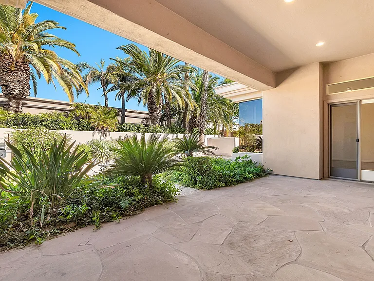 7460 E Tuckey Ln — Photo 5