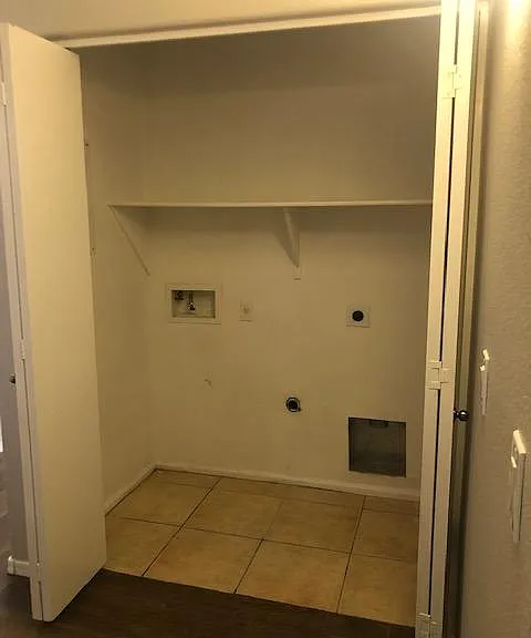 960 E Mountain View Rd — Photo 12