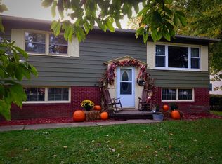 2 Redwood Dr, Greenville, PA
