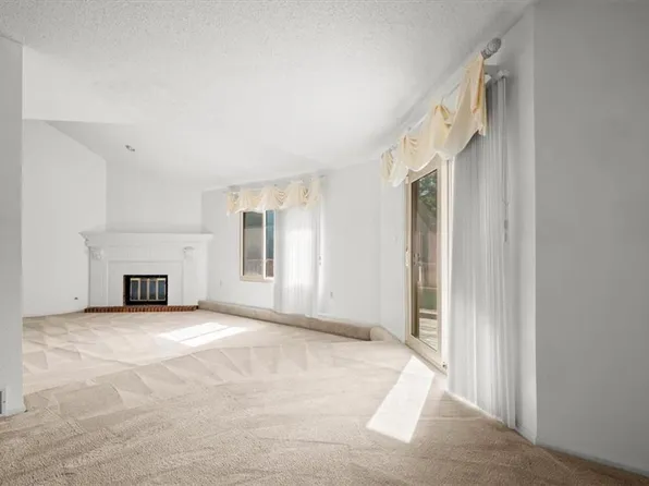 12227 Charlotte St, Kansas City, MO 64146