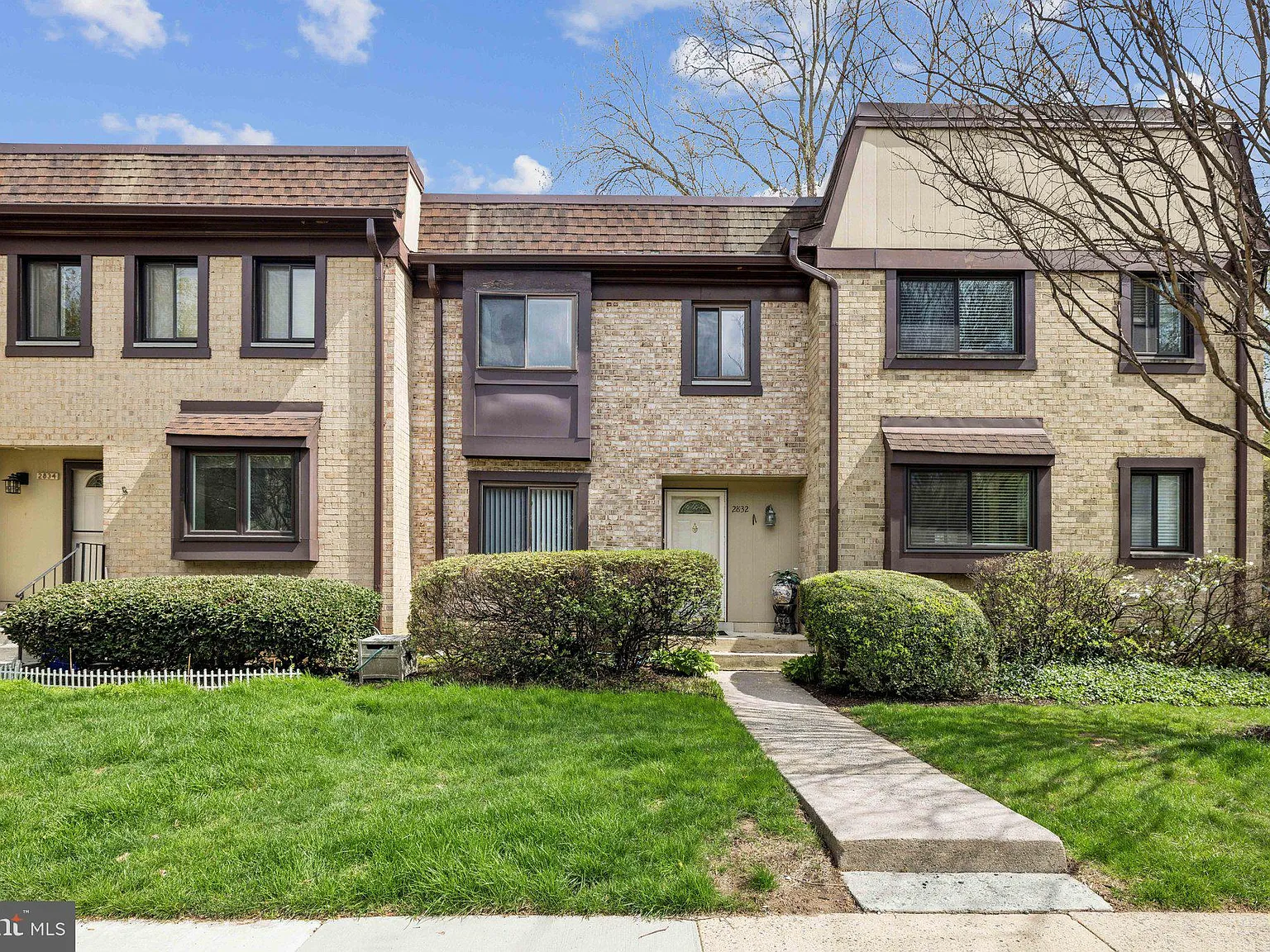 Treebrooke Condo — Photo 2