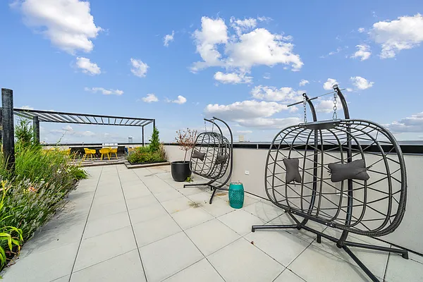 Rented by Vector New York, LLC | media 30