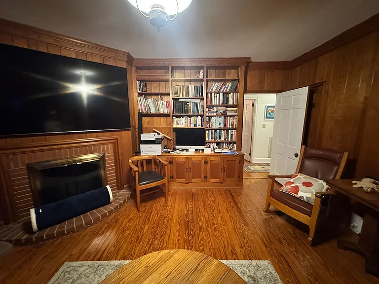906 Crescent Cir — Photo 36