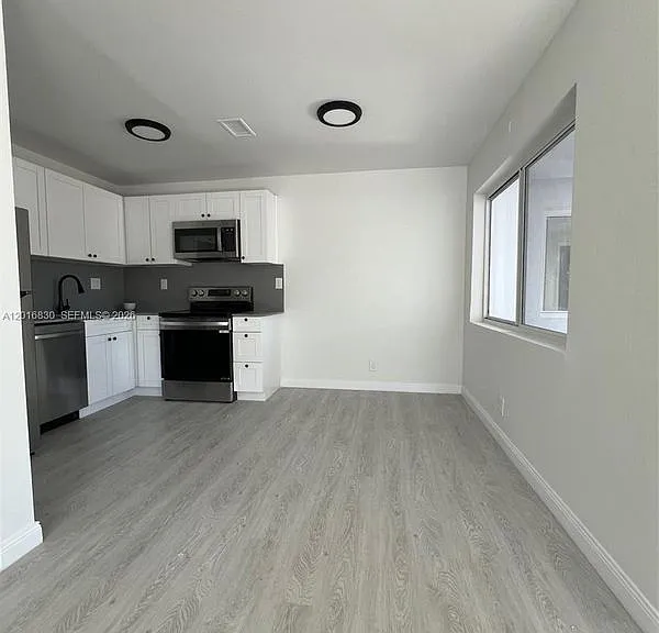1831 NE 56th St #4 — Photo 3