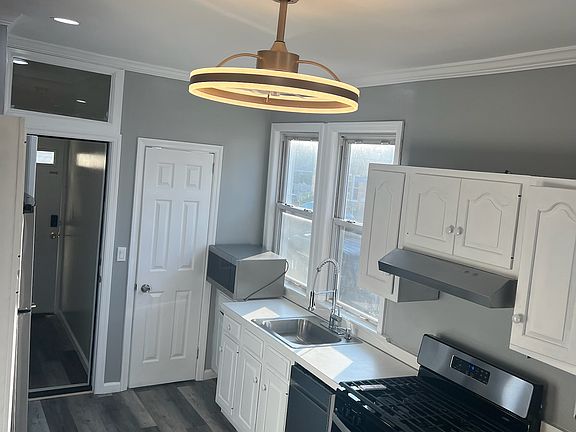 5th image of 77 Laidlaw Ave #3