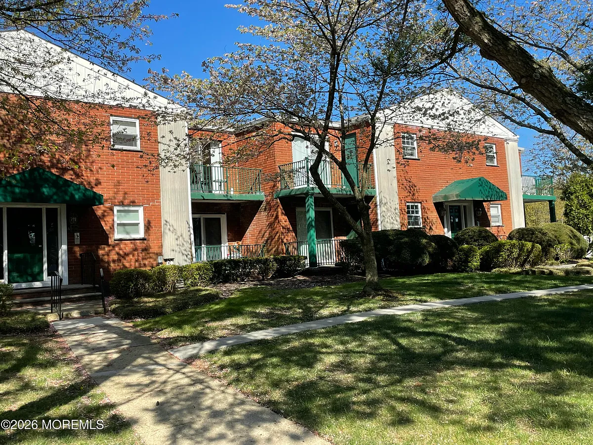 Building Photo - 65 Cedar Ave #A17