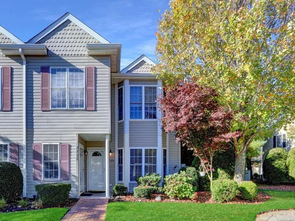 1151 Savoy Drive #1151, Melville, NY 11747