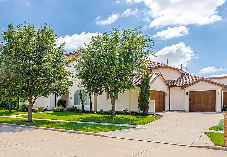 10027 Hillsdale Ln — Photo 2