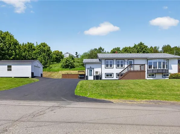 347 Dillon Ave, Dalhousie, NB E8C 1N4