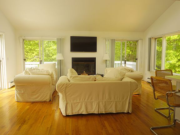 2nd image of 10 Powder Hill Ln