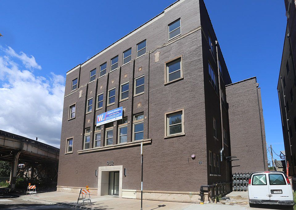 1st image of 932 W Dakin St #Ig204