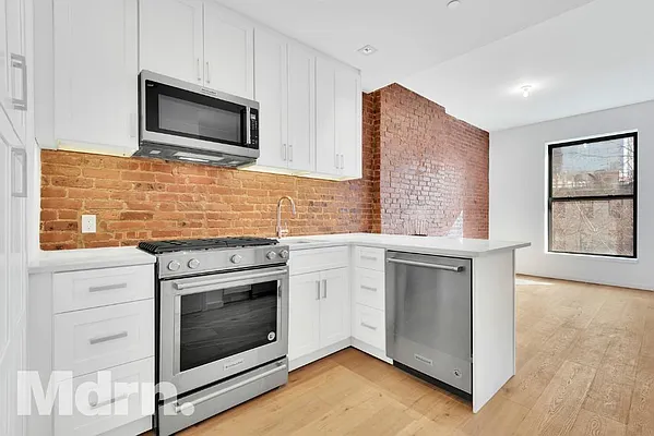 Rented by Mdrn Residential | media 2