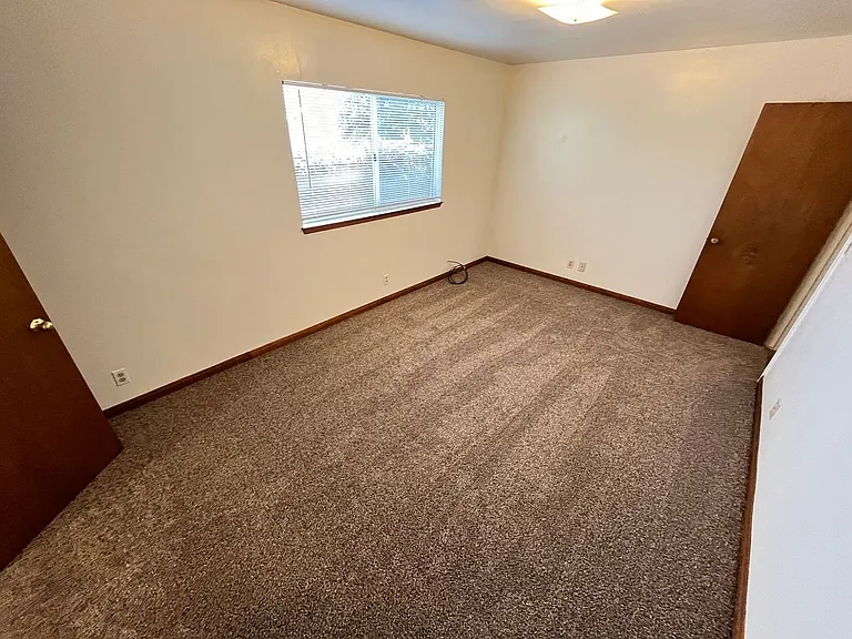 215 S D St — Photo 11