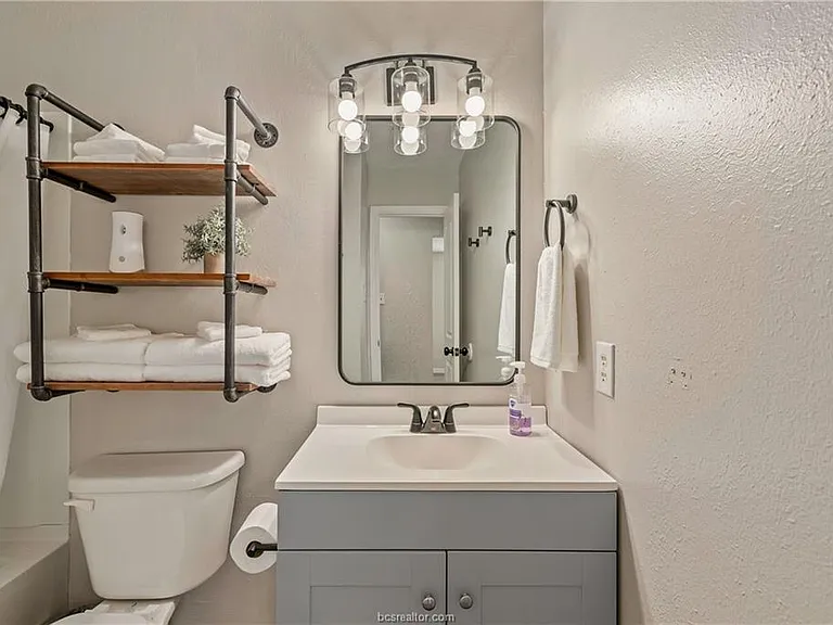 3410 Leon St #A — Photo 5