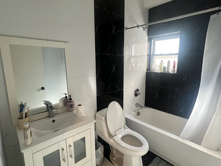 397 Woodlawn Ave #B — Photo 4