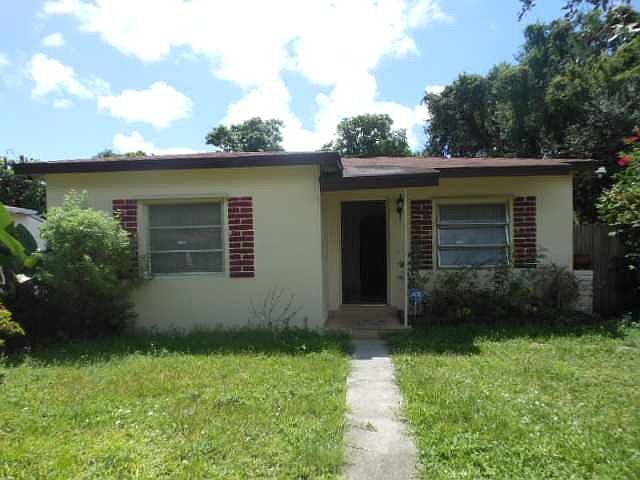 1st image of 620 NE 131st St