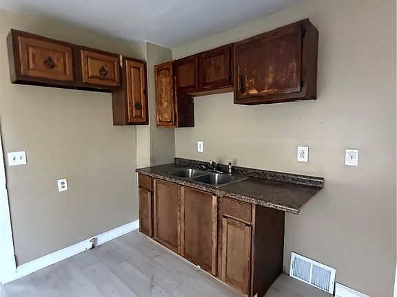 3rd image of 7738 Spafford Rd