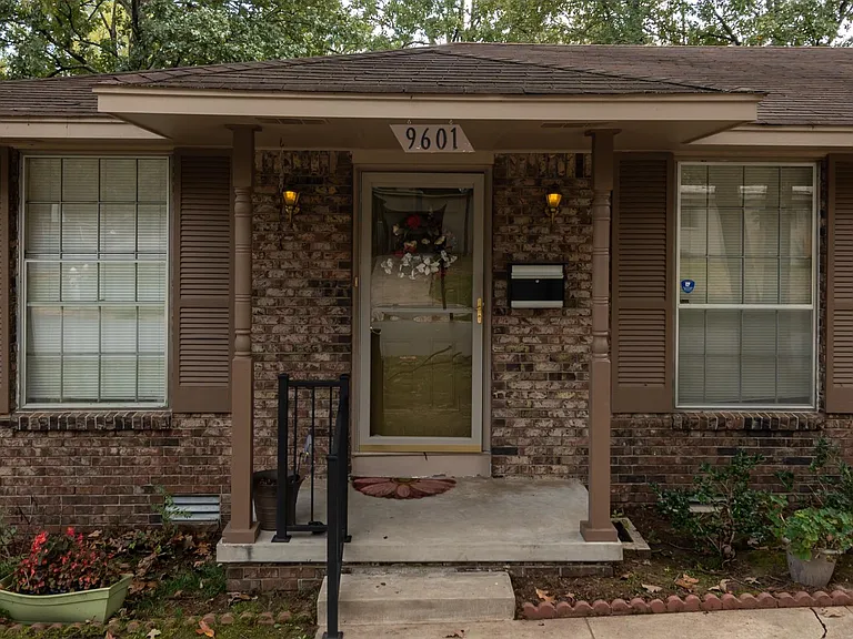 9601 Temple Dr — Photo 4
