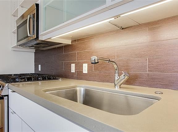 5th image of 912 Baltimore 503 Ave #503