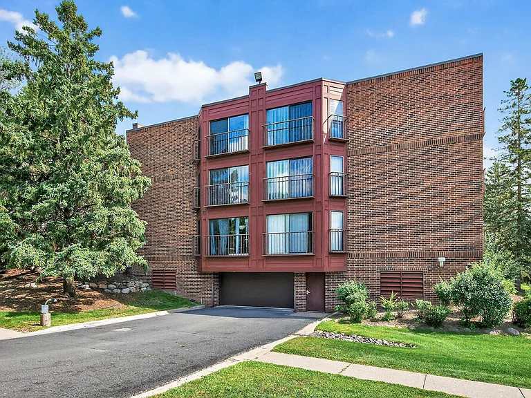 Oak Pointe Apartments — Photo 27