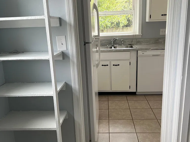 3437 Malabu Cir #B — Photo 12