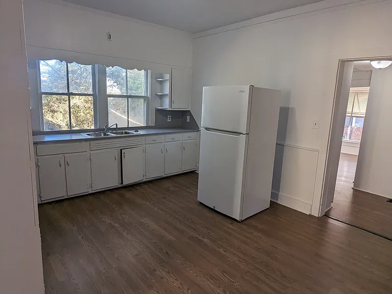 1446 N Main St — Photo 8