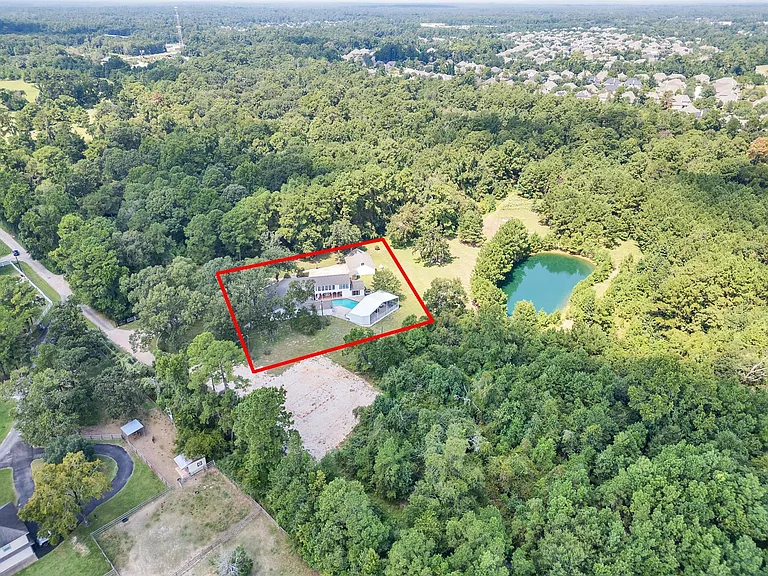 8402 Matthews Ln — Photo 14