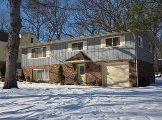 690 Jackson Pkwy, Williams Bay, WI 53191